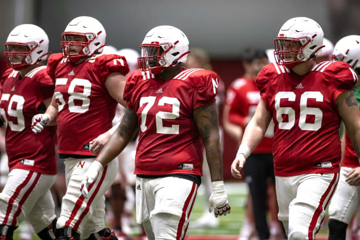 Offensive line Henry Lutovsky and Ian Boerkircher and Kevin Williams Jr. and Ezra Miller spring practice 2022.03.30 2901
